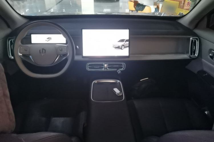 Used Leapmotor B10 2025 510 LiDAR Version Center Console