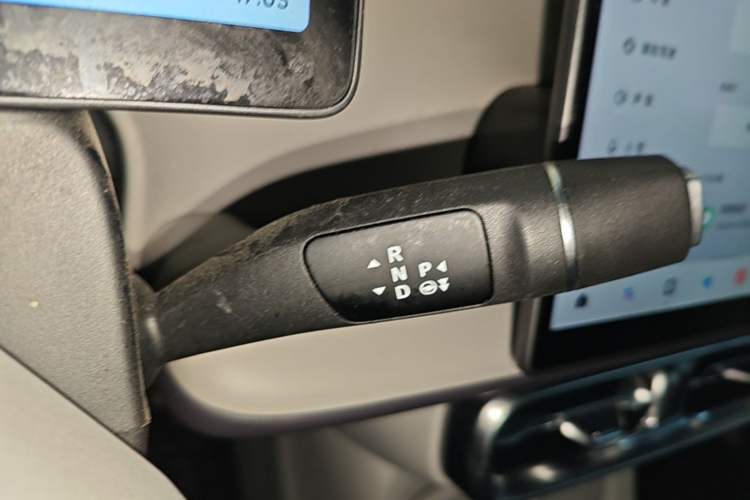 Used Leapmotor B10 2025 510 Comfort Edition Gear Lever