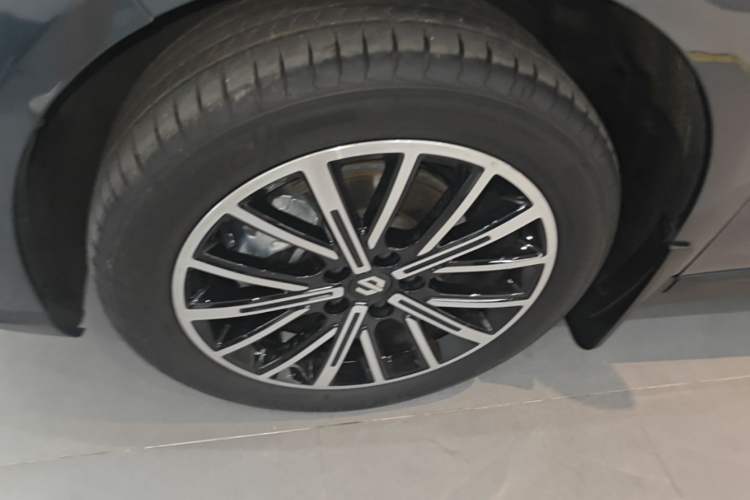 Used Leapmotor B10 2025 510 Comfort Edition Left Front Wheel Hub