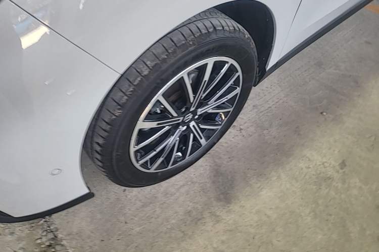 Used Leapmotor B10 2025 510 Joyful Edition Left Front Wheel Hub