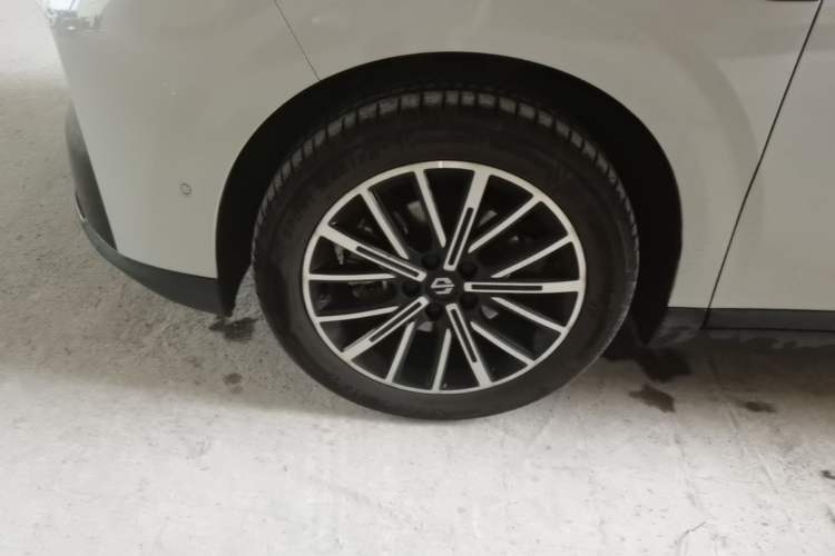 Used Leapmotor B10 2025 510 Joyful Edition Left Front Wheel Hub