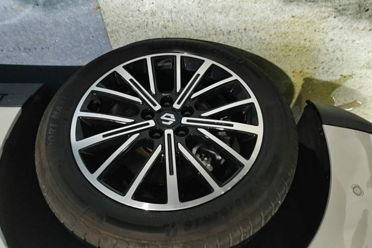 Used Leapmotor B10 2025 510 Joyful Edition Left Front Wheel Hub