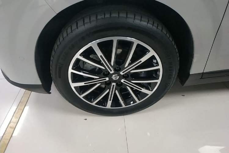 Used Leapmotor B10 2025 510 Joyful Edition Left Front Wheel Hub
