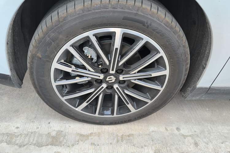 Used Leapmotor B10 2025 510 Joyful Edition Left Front Wheel Hub