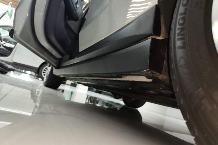 Used Leapmotor B10 2025 510 Joyful Edition Left Side Sill