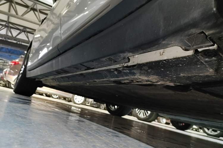 Used Leapmotor B10 2025 510 Joyful Edition Left Side Sill
