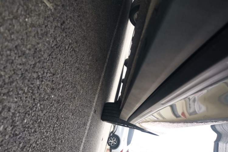 Used Leapmotor B10 2025 510 Joyful Edition Left Side Sill