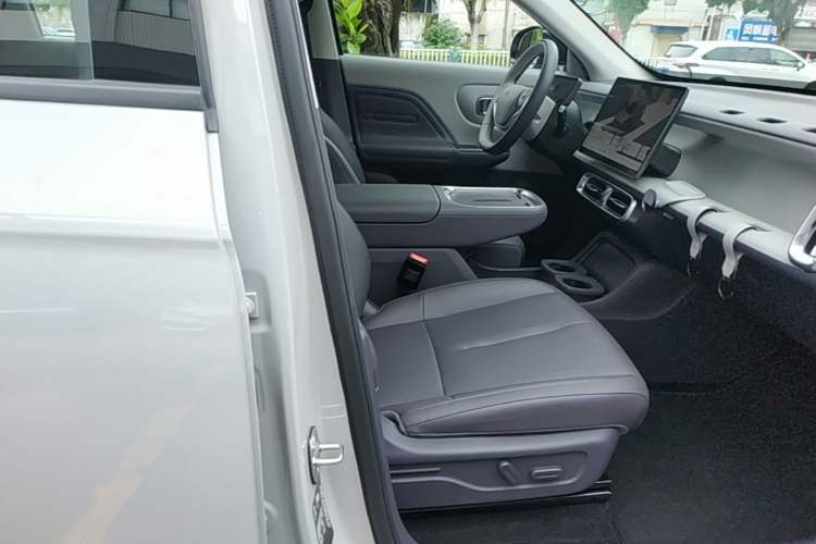 Used Leapmotor B10 2025 600 LiDAR Version Right Front Seat