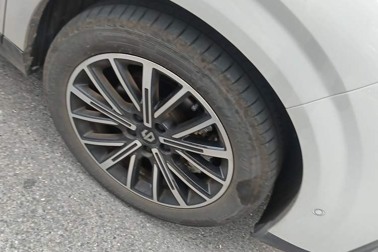 Used Leapmotor B10 2025 510 Joyful Edition Right Front Wheel Hub