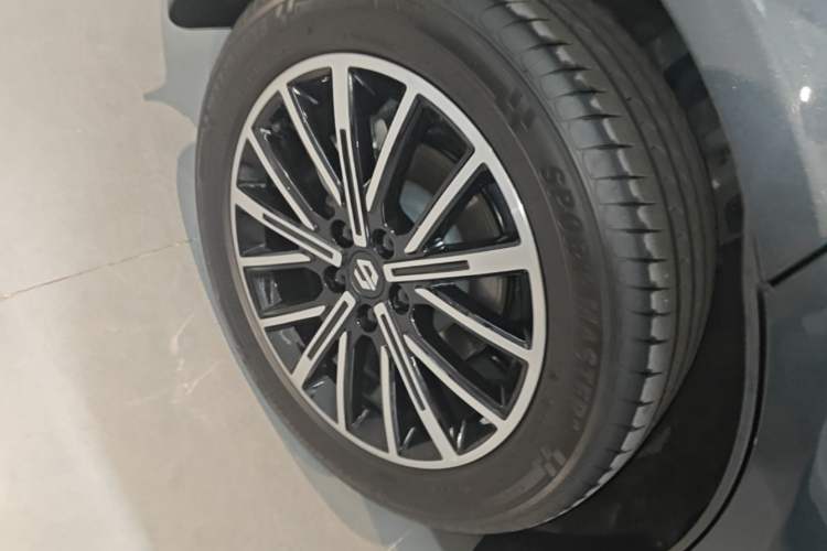 Used Leapmotor B10 2025 510 Comfort Edition Right Rear Wheel Hub