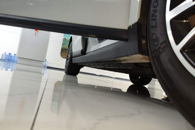 Used Leapmotor B10 2025 510 Joyful Edition Right Side Sill