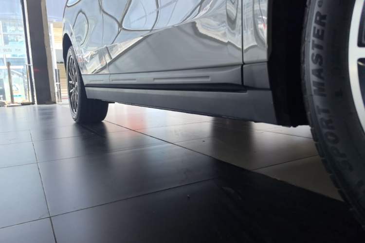Used Leapmotor B10 2025 510 Joyful Edition Right Side Sill