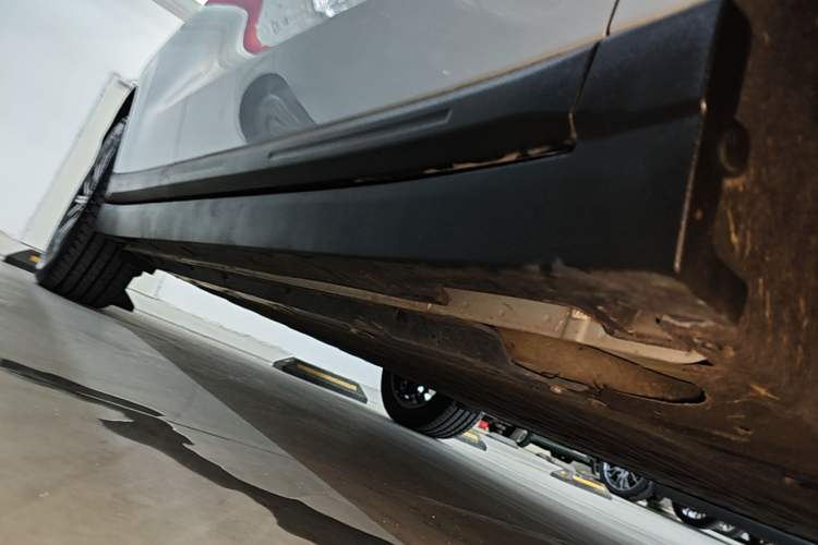 Used Leapmotor B10 2025 510 Joyful Edition Right Side Sill