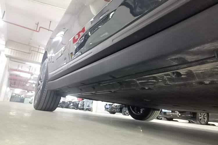 Used Leapmotor B10 2025 600 Joyful Edition Right Side Sill