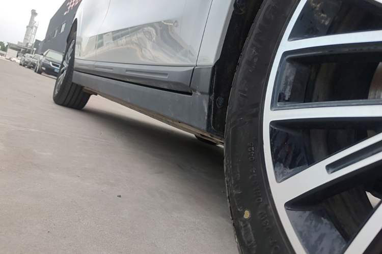 Used Leapmotor B10 2025 510 Joyful Edition Right Side Sill