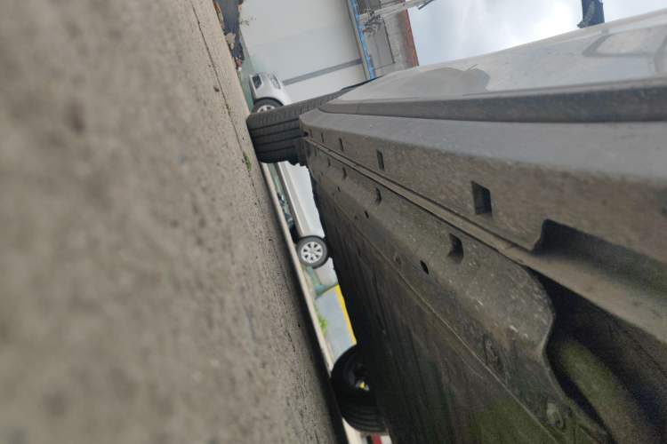 Used Leapmotor B10 2025 510 Joyful Edition Right Side Sill