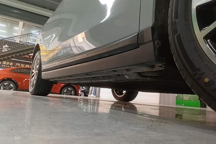 Used Leapmotor B10 2025 510 Joyful Edition Right Side Sill