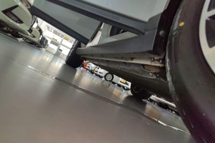 Used Leapmotor B10 2025 510 Joyful Edition Right Side Sill