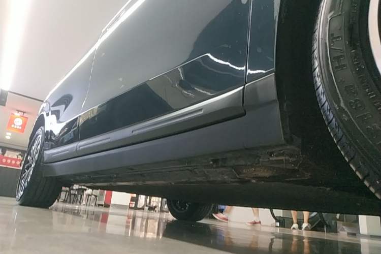 Used Leapmotor B10 2025 510 Joyful Edition Right Side Sill