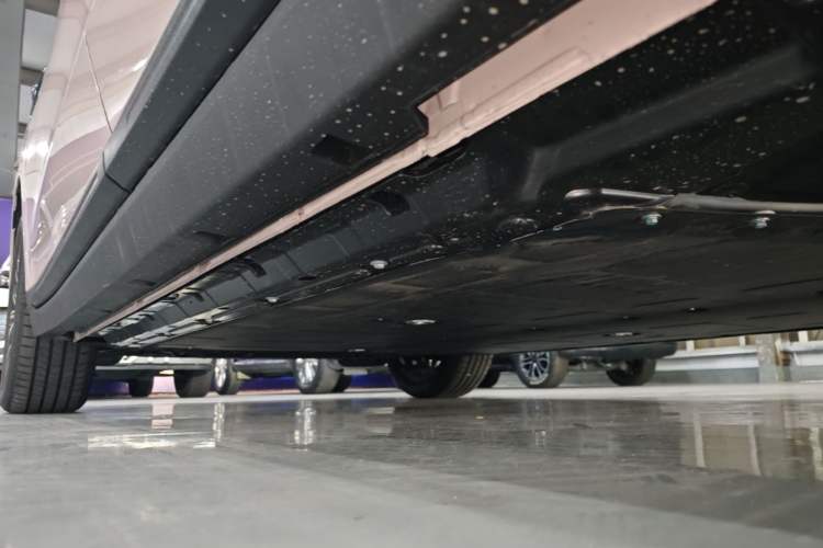 Used Leapmotor B10 2025 600 Joyful Edition Left Side Sill