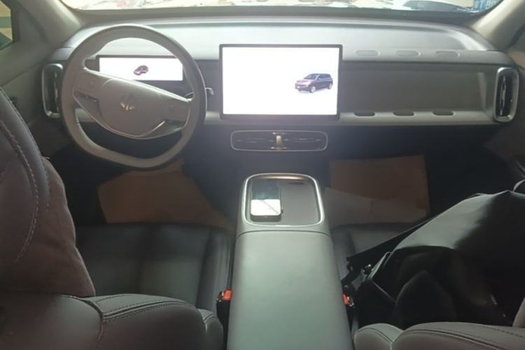 Used Leapmotor B10 2025 600 Joyful Edition Center Console