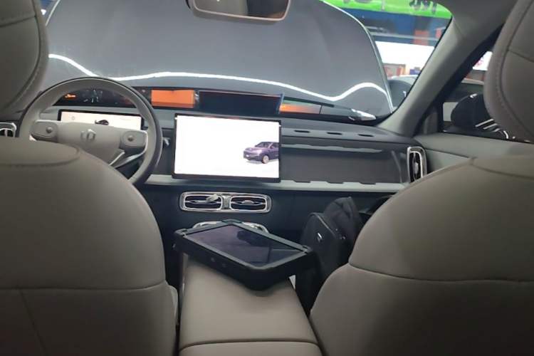 Used Leapmotor B10 2025 510 Joyful Edition Center Console
