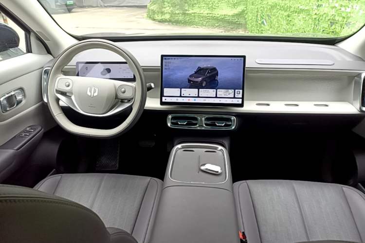 Used Leapmotor B10 2025 510 LiDAR Version Center Console