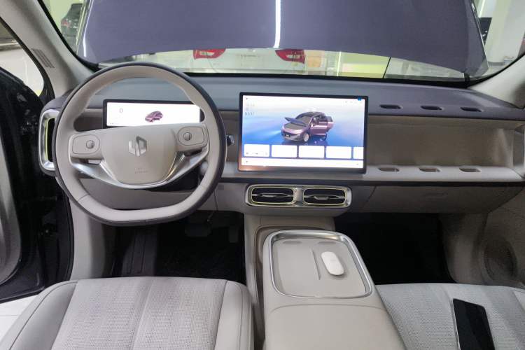 Used Leapmotor B10 2025 600 Joyful Edition Center Console