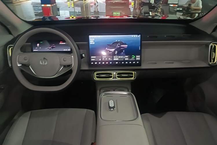 Used Leapmotor B10 2025 510 Joyful Edition Center Console