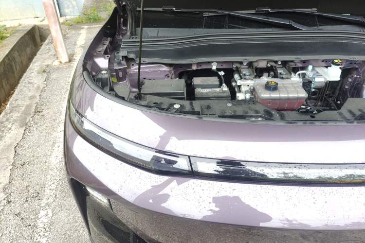 Used Leapmotor B10 2025 510 LiDAR Version Engine Bay Right