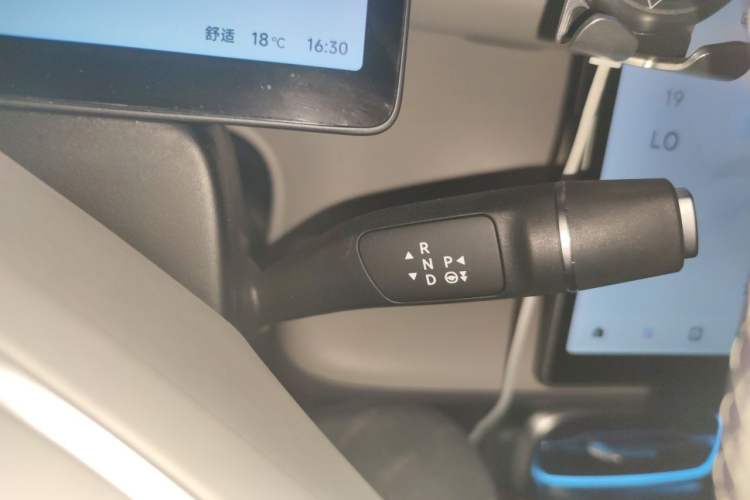 Used Leapmotor B10 2025 600 LiDAR Version Gear Lever