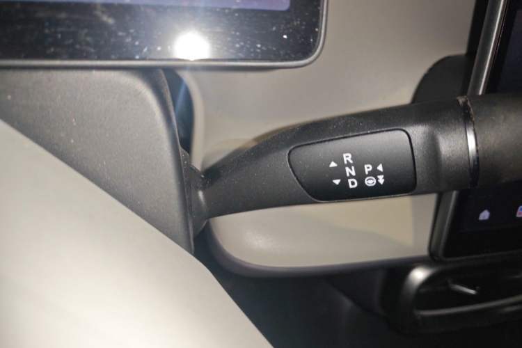 Used Leapmotor B10 2025 510 LiDAR Version Gear Lever