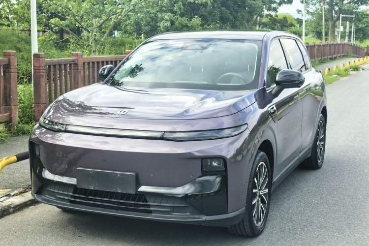 Leapmotor B10 2025 510 Joyful Edition مستعملة Guazi used car, China used car export, Used car for sale, Used  cars, Cheapest cars for sale