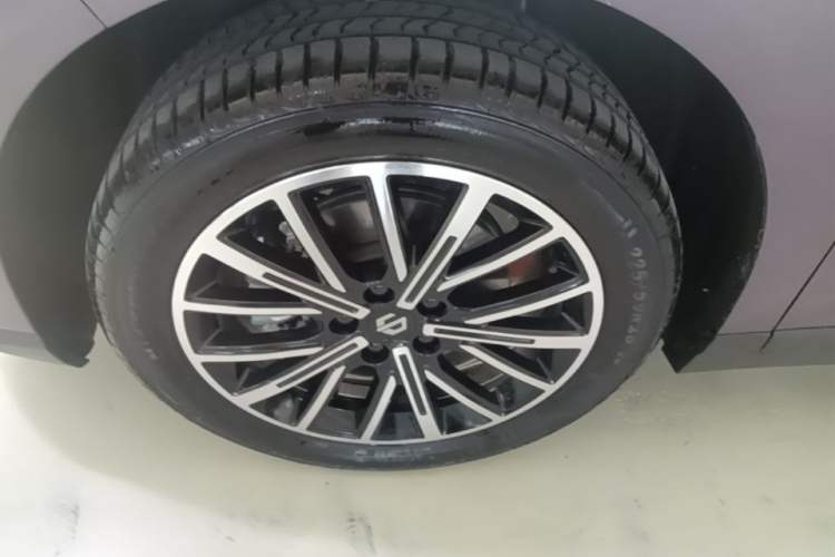 Used Leapmotor B10 2025 600 LiDAR Version Left Front Wheel Hub