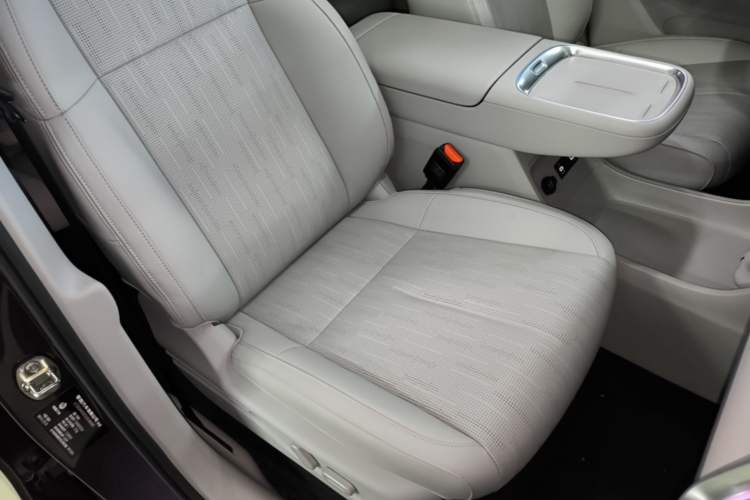 Used Leapmotor B10 2025 600 LiDAR Version Right Front Seat