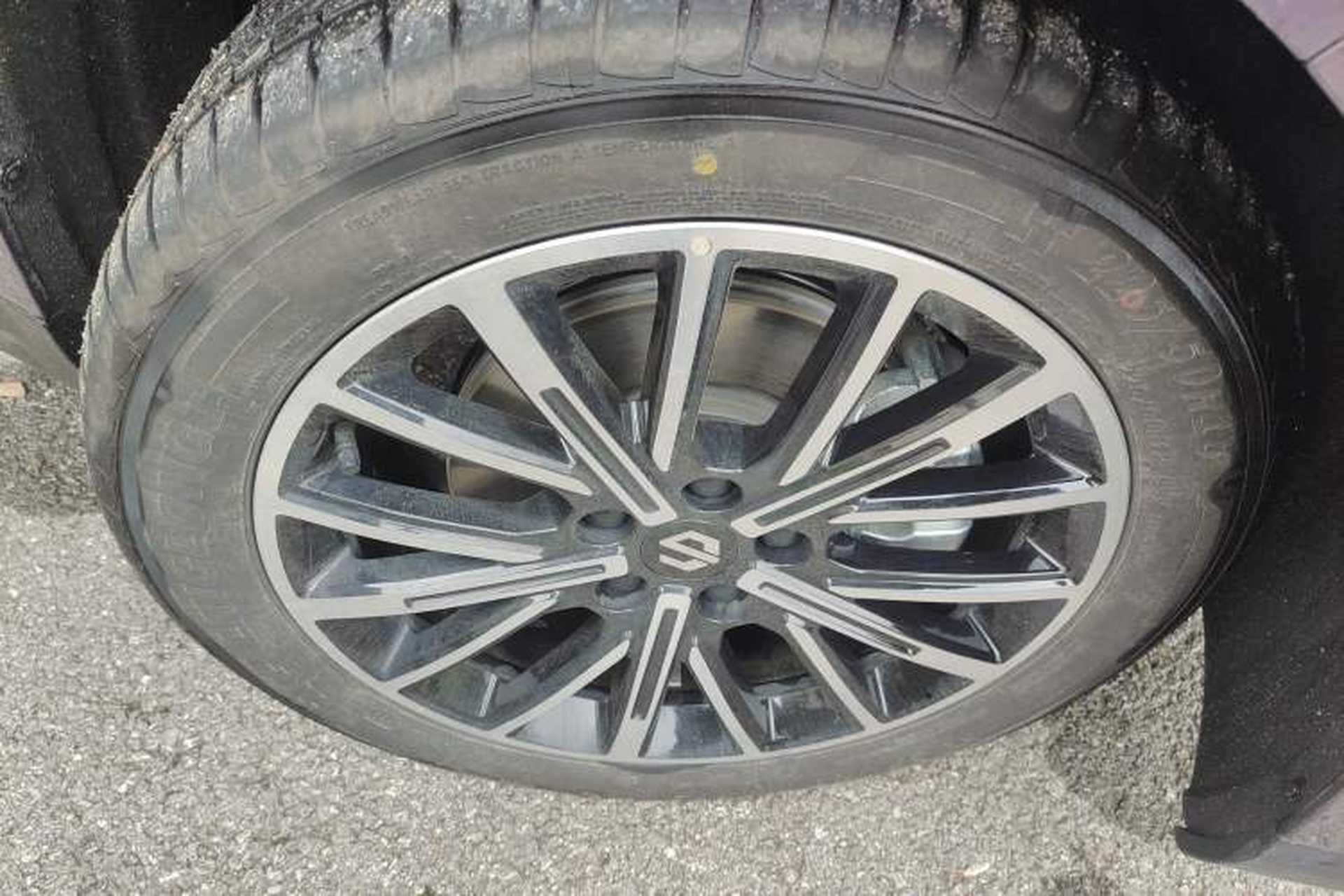 Used Leapmotor B10 2025 510 LiDAR Version Right Front Wheel Hub