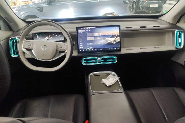 Used Leapmotor B10 2025 510 Joyful Edition Center Console