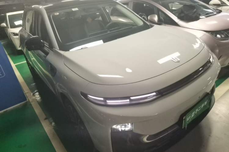 Used Leapmotor B10 2025 510 Joyful Edition Front Right 45 Deg