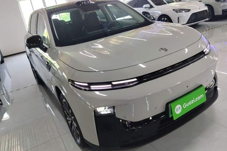 Used Leapmotor B10 2025 510 LiDAR Version Front Right 45 Deg