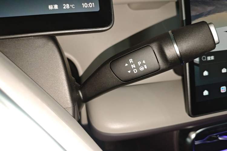 Used Leapmotor B10 2025 510 Joyful Edition Gear Lever