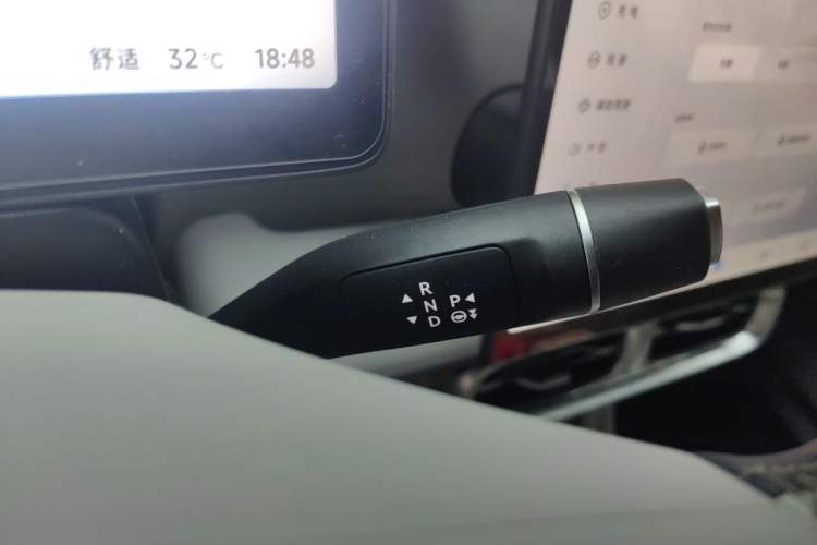 Used Leapmotor B10 2025 510 LiDAR Version Gear Lever