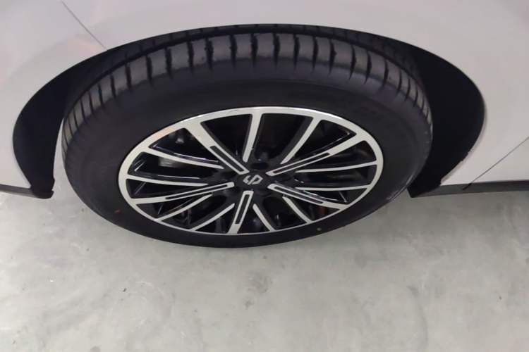 Used Leapmotor B10 2025 510 Joyful Edition Left Front Wheel Hub