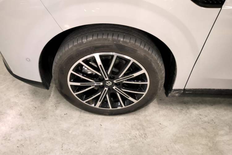 Used Leapmotor B10 2025 600 LiDAR Version Left Front Wheel Hub