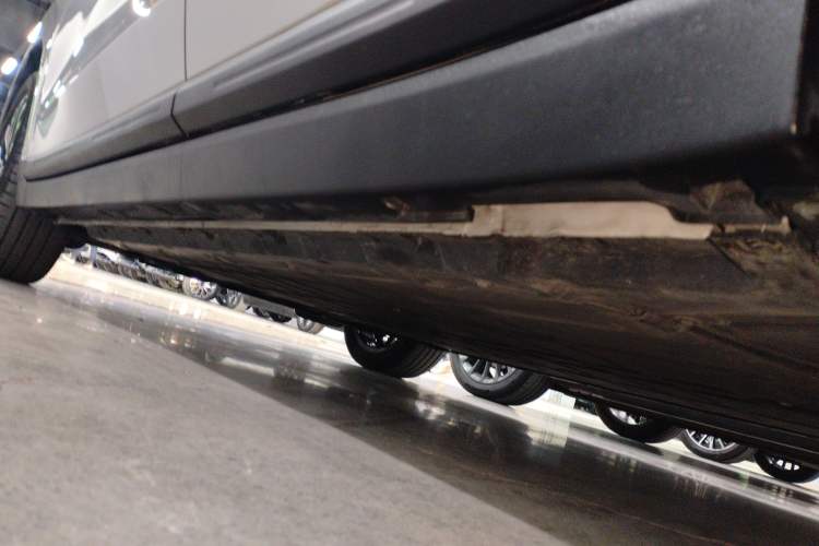 Used Leapmotor B10 2025 510 Joyful Edition Left Side Sill