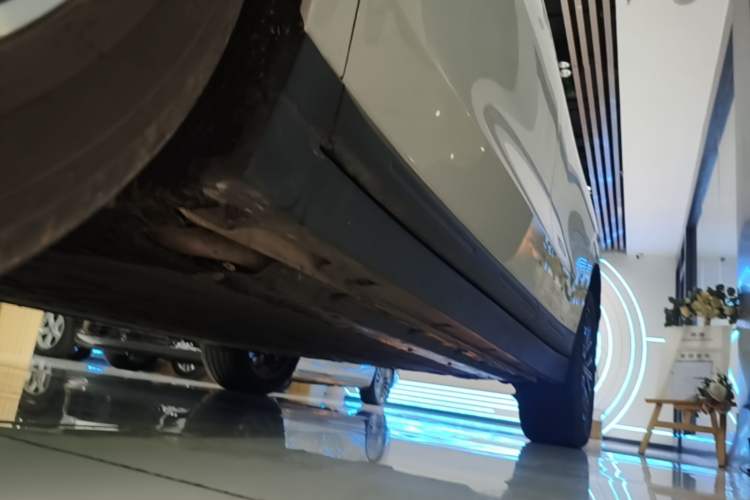 Used Leapmotor B10 2025 510 Joyful Edition Left Side Sill