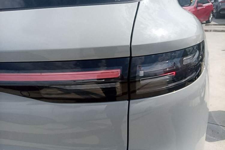 Used Leapmotor B10 2025 510 Joyful Edition Right Rear Taillight
