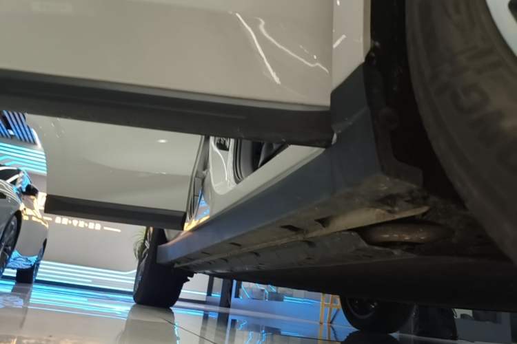 Used Leapmotor B10 2025 510 Joyful Edition Right Side Sill