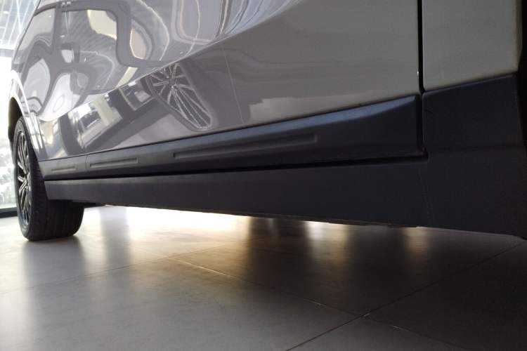 Used Leapmotor B10 2025 510 Joyful Edition Right Side Sill