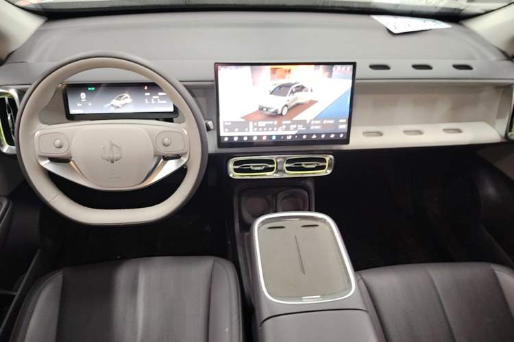 Used Leapmotor B10 2025 510 Joyful Edition Center Console