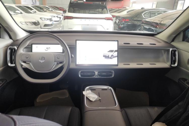 Used Leapmotor B10 2025 510 Comfort Edition Center Console